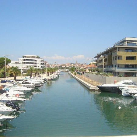 Au Coeur De Port Frejus - T2 30 M² - Tout A Pied Екстериор снимка